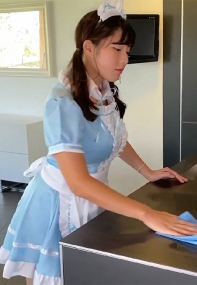 万狼求档OnlyFans网红反差婊留学生美眉【香蕉妹】剧情演绎家庭保姆工作中被男主强行进入(v)