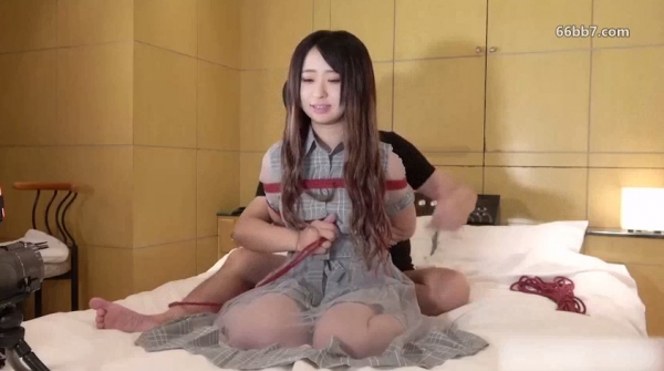 初次捆绑！完全露脸的G杯超级美女，穿着私服进行无套插入性爱！FC2PPV-4744752